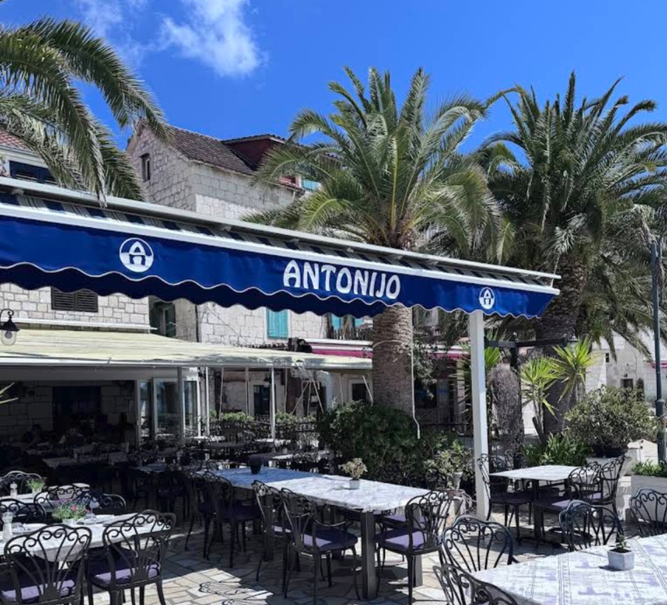 Restaurant Antonio in Rogoznica während des Segeltörns bei Jugo in Kroatien