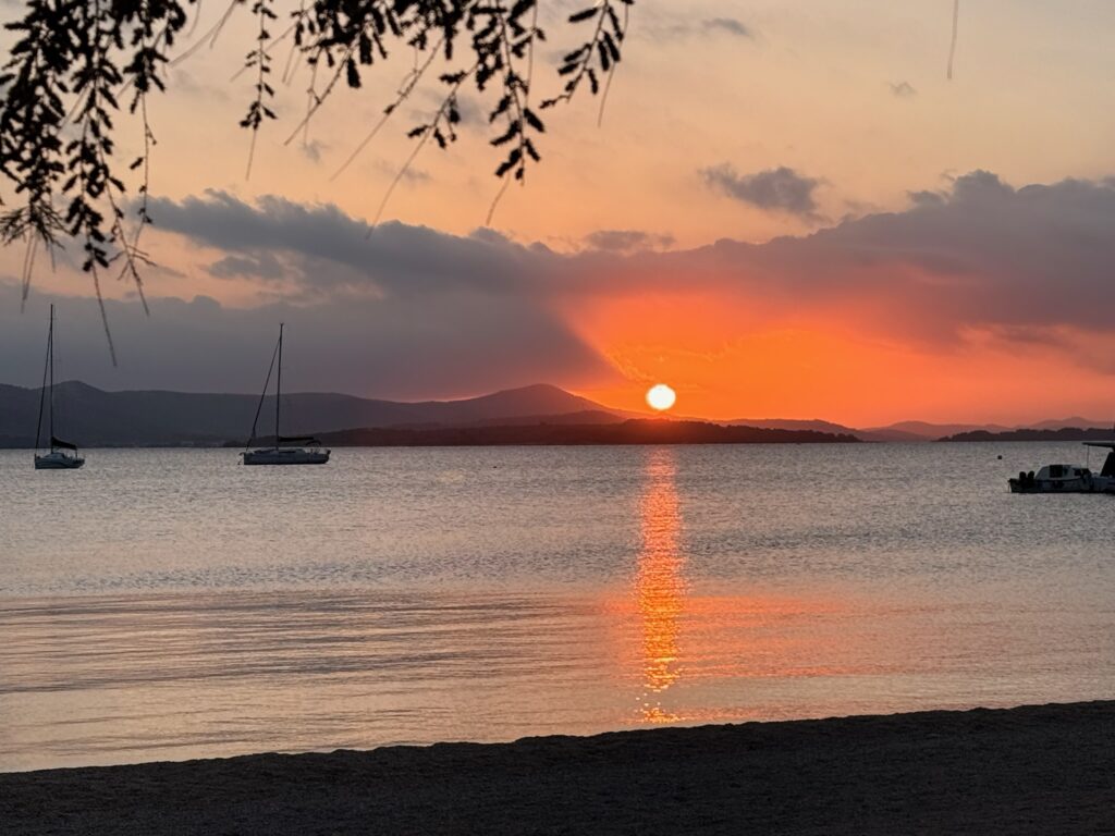 Sonnenuntergang in Biograd nach dem Katamaran-Segeltörn in Dalmatien