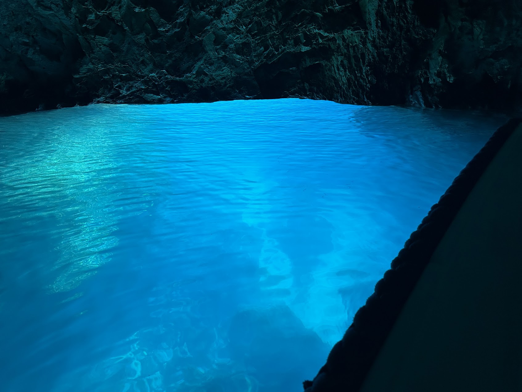 Blaue Grotte auf Biševo als Höhepunkt eines Familien-Segeltörns in Kroatien