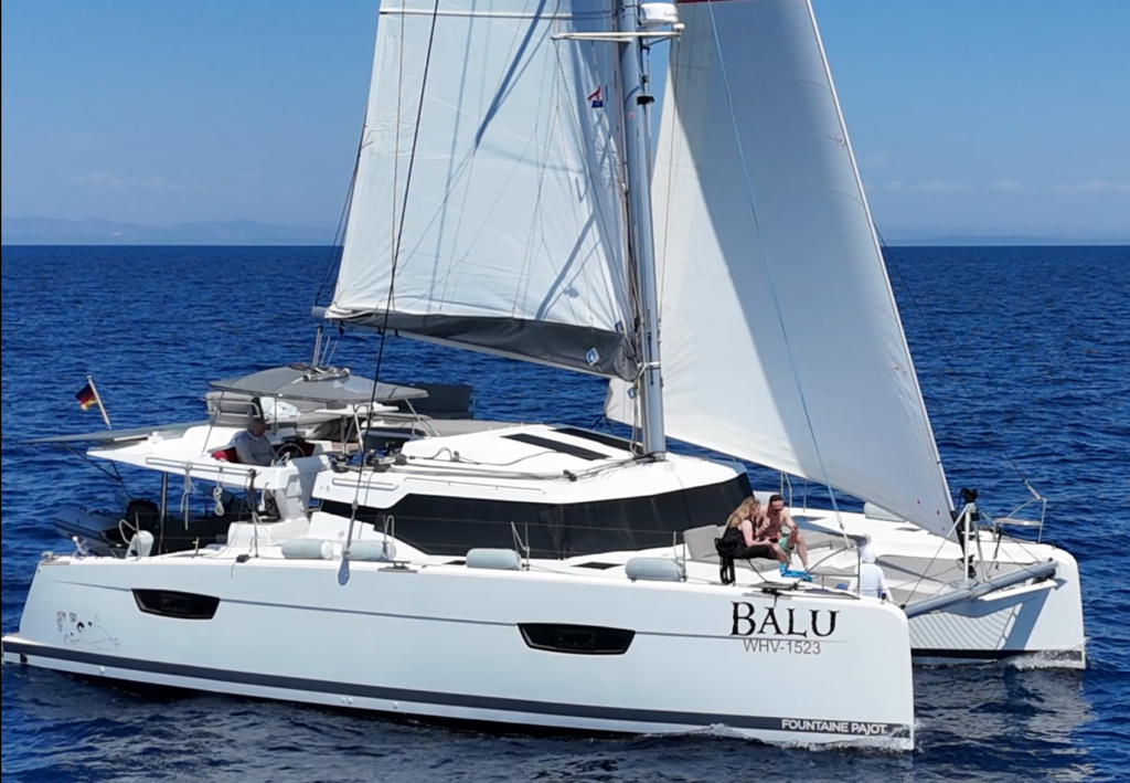 Fountaine Pajot Elba 45 unter Segeln auf der kroatischen Adria