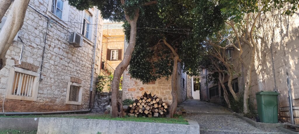Stadtbesichtigung in Stari Grad Spaziergang durch die historische Altstadt von Stari Grad auf der Insel Hvar