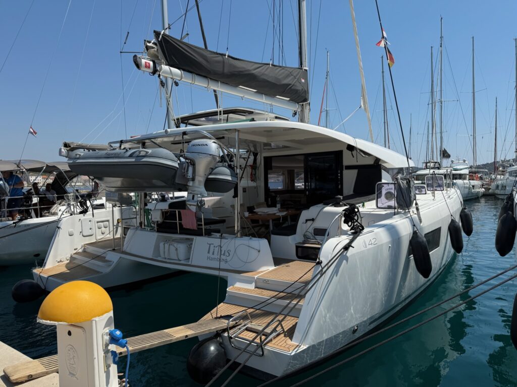 Cockpit der Lagoon 42 beim Familien-Segeltörn in Kroatien