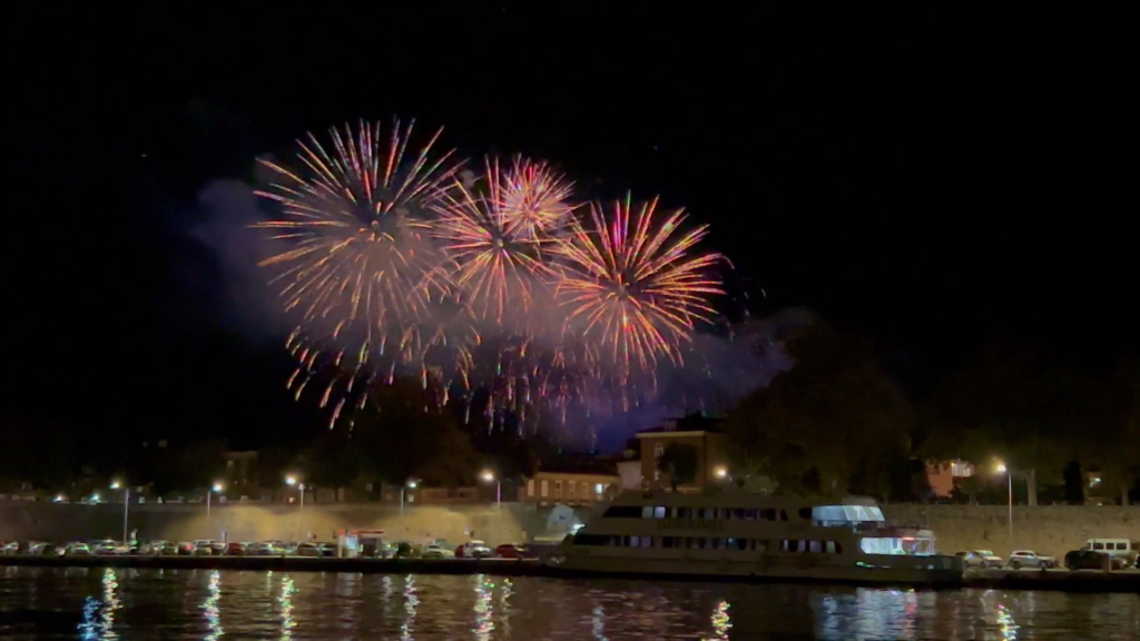 Feuerwerk im Hafen von Zadar Feuerwerk über Zadar als Abendhöhepunkt eines Segeltörns in Kroatien