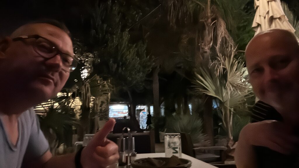 Freunde genießen den Segeltörn Gemeinsame Zeit beim Segeltörn mit Freunden in Kroatien auf der Adria
