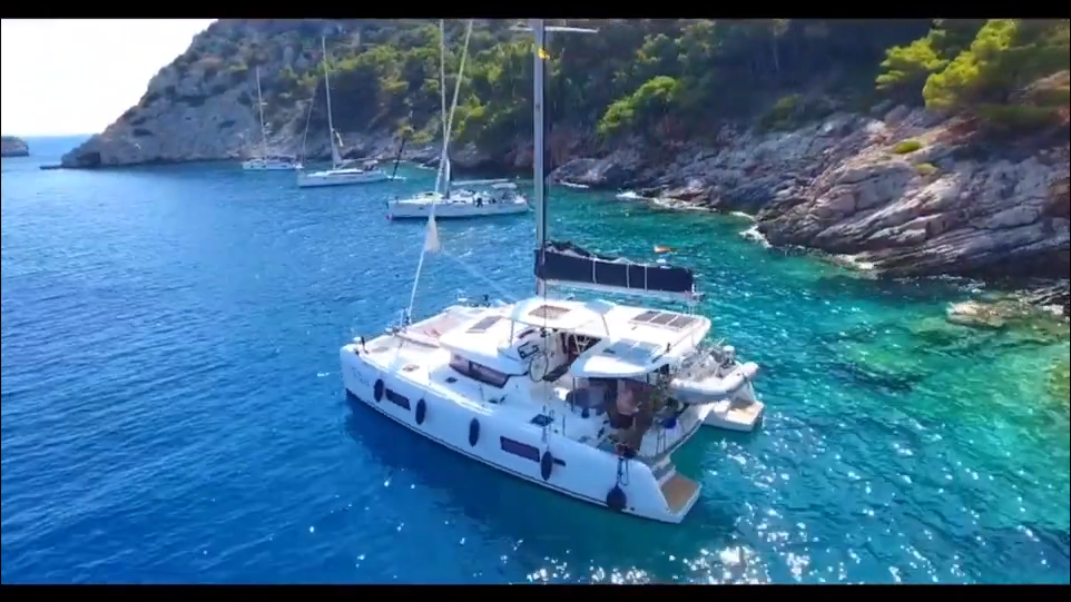 Lagoon 42 in der Bucht Tatinja auf Šolta