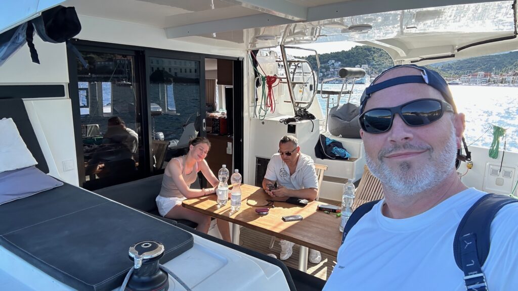 Bordleben auf der Lagoon 42 beim Familien-Segeltörn in Kroatien