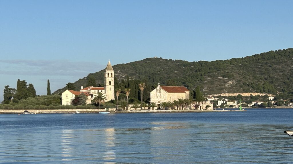Historisches Kloster in Vis Historisches Kloster in Vis als kultureller Höhepunkt eines Landgangs auf der kroatischen Insel