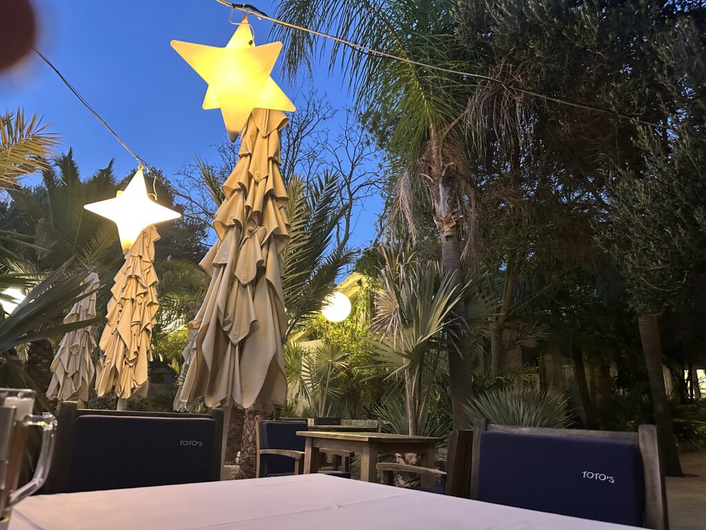 Restaurant Toto’s auf den Pakleni-Inseln Restaurant Toto’s auf den Pakleni-Inseln während eines entspannten Landgangs bei Hvar