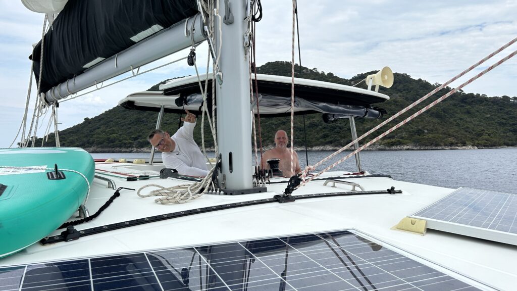 Lagoon 42 unter Segeln beim Familien-Segeltörn in Kroatien