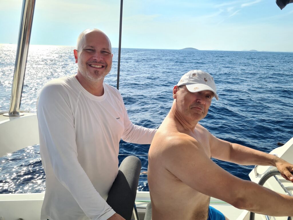 Skipper auf der Lagoon 42 beim Familien-Segeltörn in Kroatien