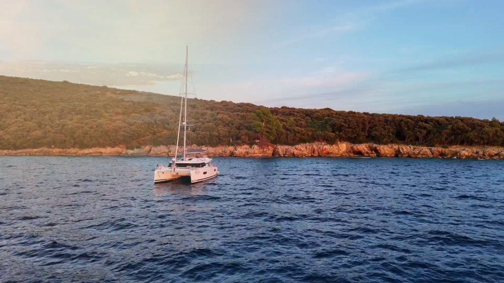 Sonnenuntergang auf der Insel Pag Sonnenuntergang über der Insel Pag während eines Yachtcharters in Kroatien