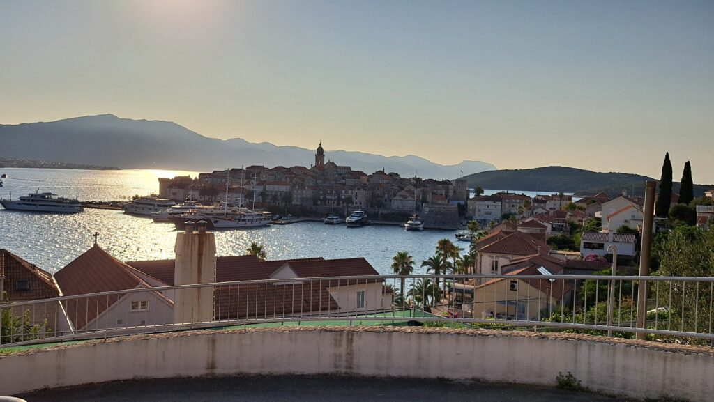 Blick von oben auf die Altstadt von Korčula
